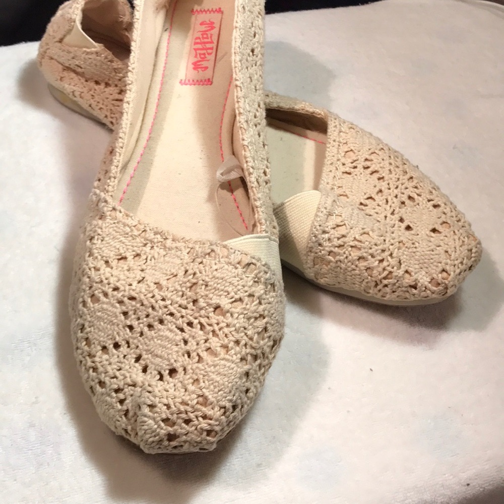 Ivory crotchet flats